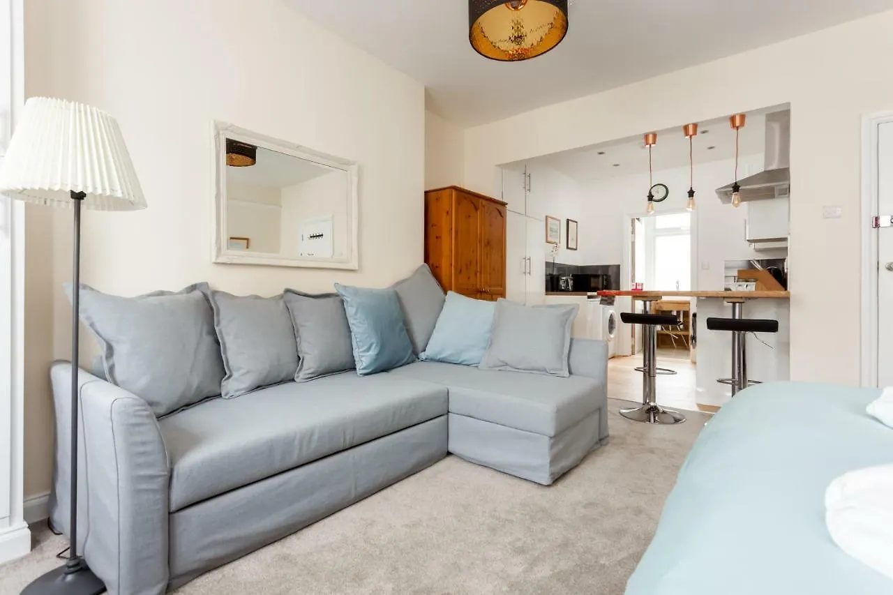 Stylish Town Centre Apartment Close To Beach And Shops Bournemouth United Kingdom