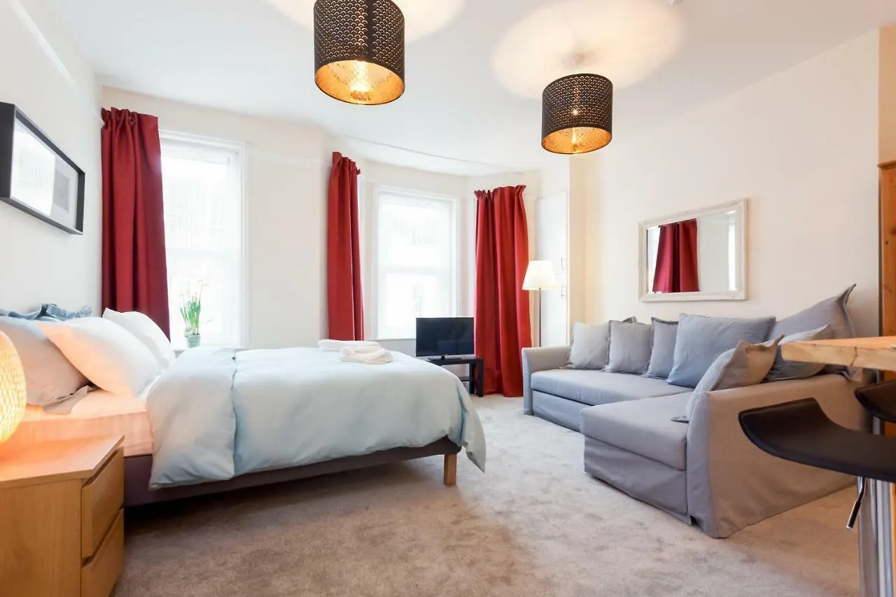 בורנמות' Stylish Town Centre Apartment Close To Beach And Shops