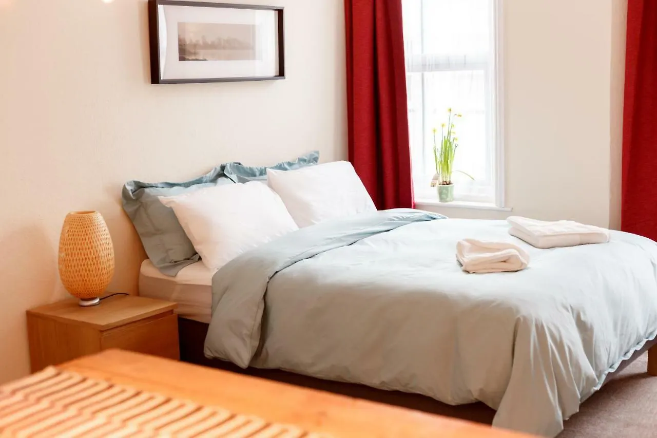 בורנמות' Stylish Town Centre Apartment Close To Beach And Shops
