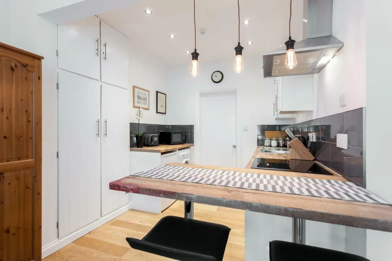 בורנמות' Stylish Town Centre Apartment Close To Beach And Shops