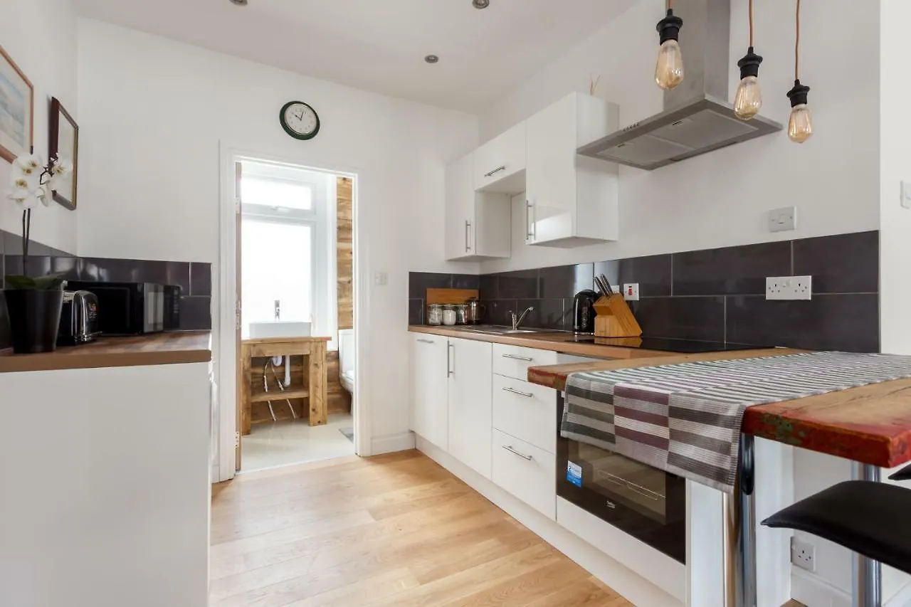 Stylish Town Centre Apartment Close To Beach And Shops Bournemouth
