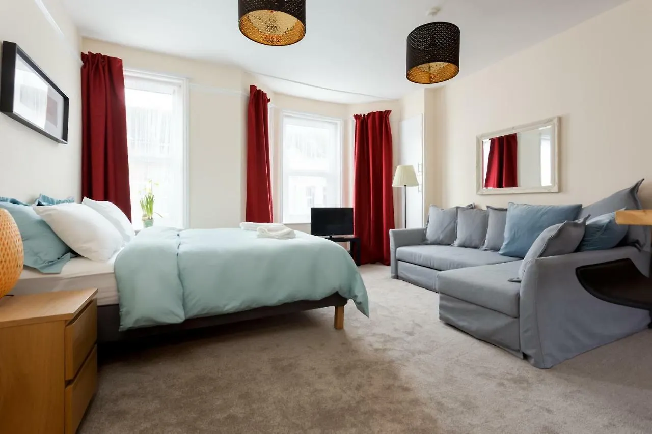 Stylish Town Centre Apartment Close To Beach And Shops Bournemouth